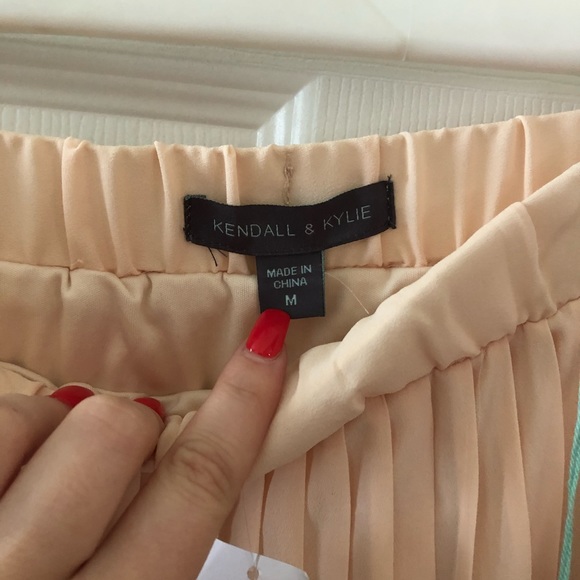 Blush pleated maxi skirt Kendall and Kylie - Picture 3 of 3